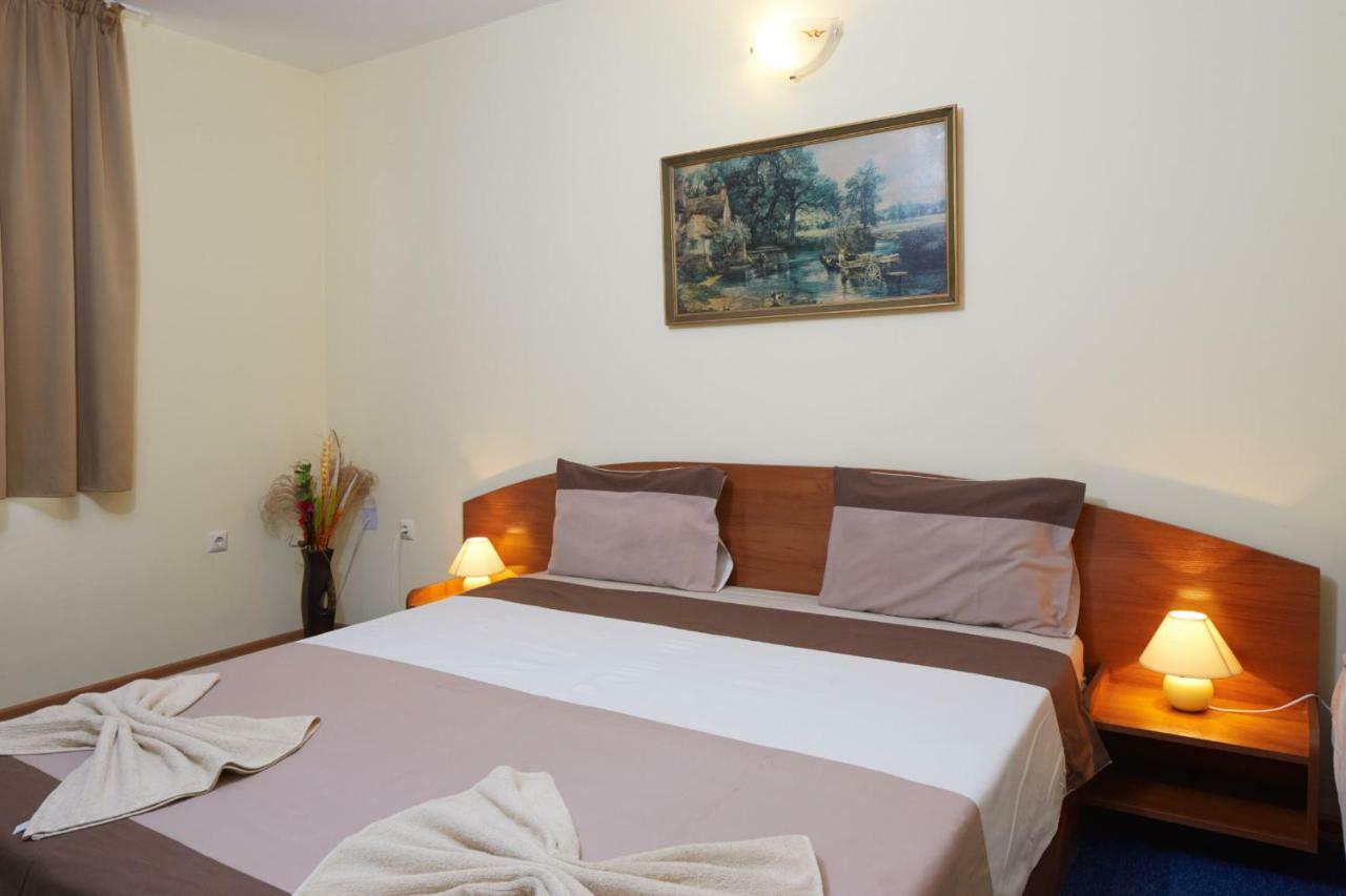Guest House Plechkarovi Равда Екстер'єр фото